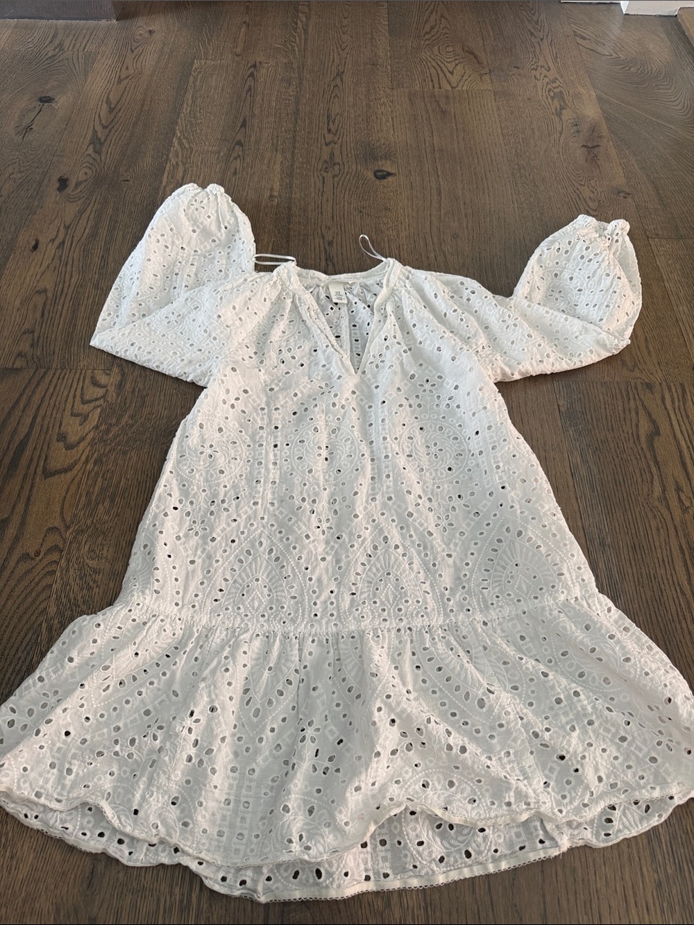 H&M White Eyelet Puff Sleeve Dress